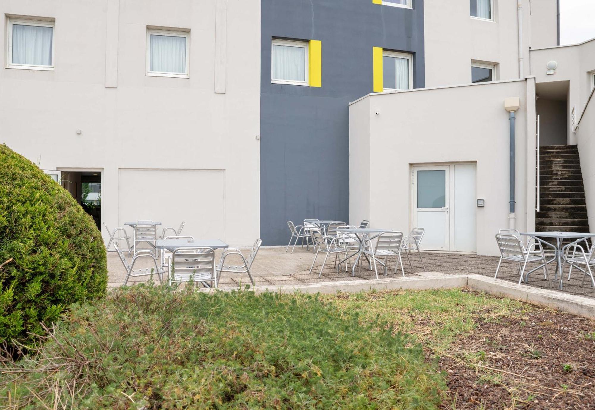 B&B Hotel Lyon Grand Stade Meyzieu Exterior photo