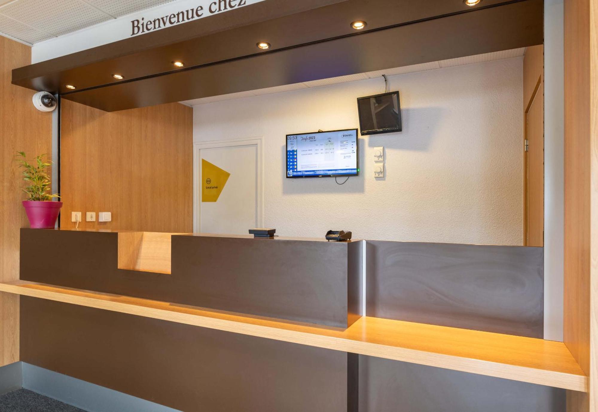 B&B Hotel Lyon Grand Stade Meyzieu Exterior photo