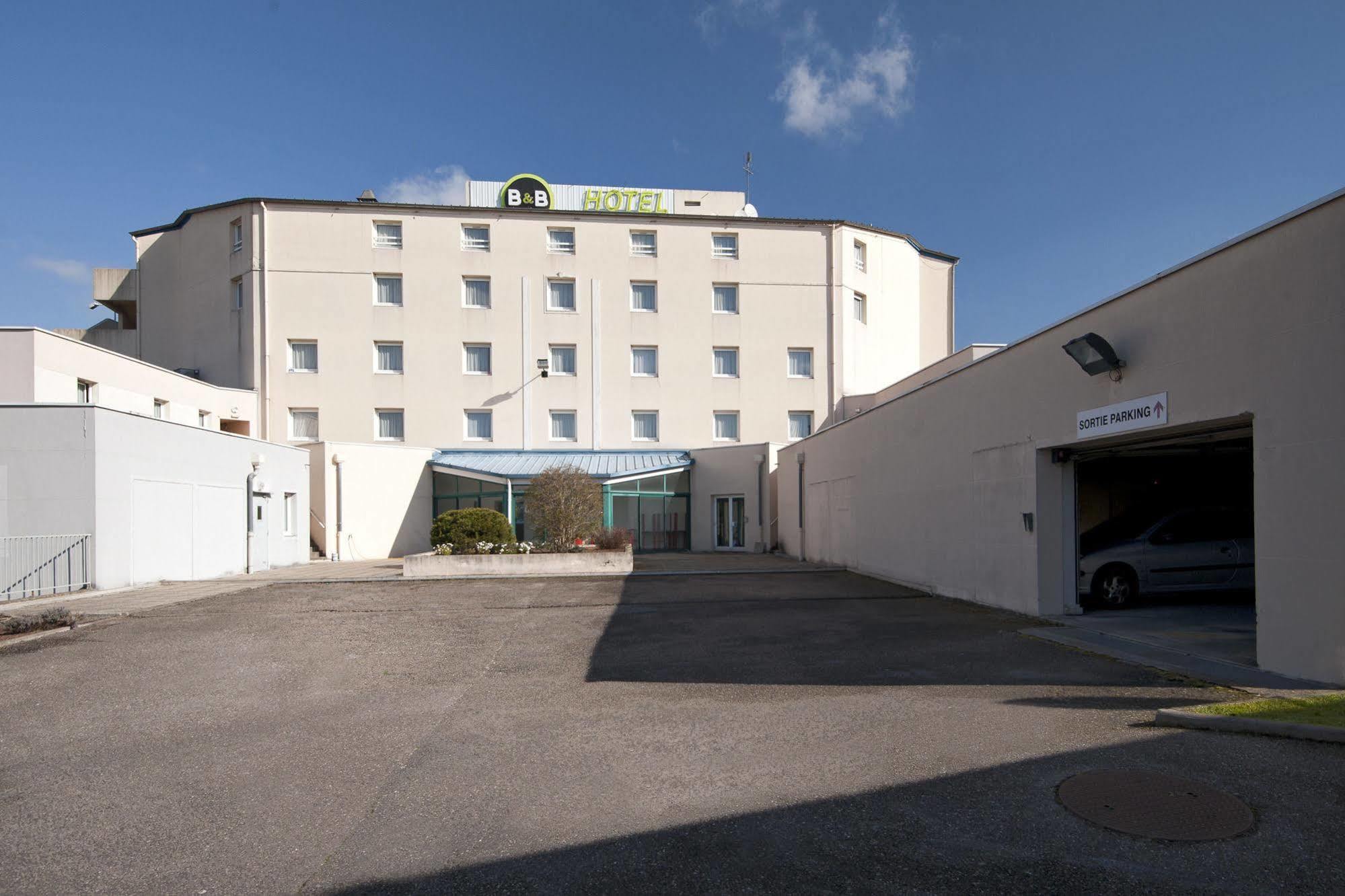 B&B Hotel Lyon Grand Stade Meyzieu Exterior photo